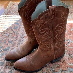 COWBOY BOOTS- Heritage R Toe Western Boot